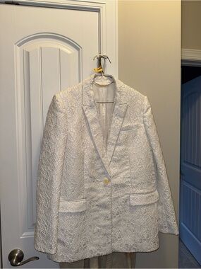 Givenchy Brocade single button blazer and structured shoulders. Ptp is 20"